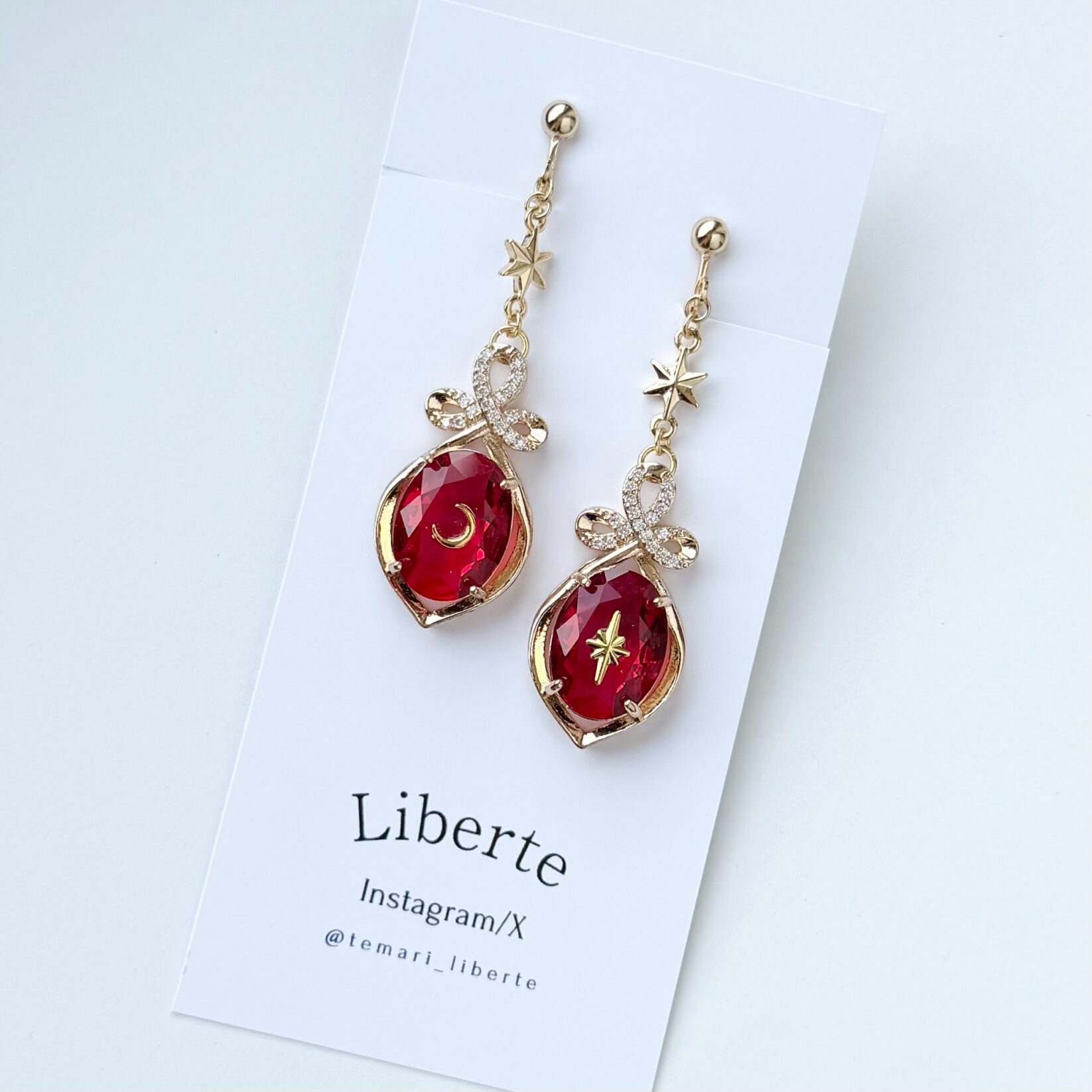 [両耳販売]宝星石の耳飾り/Flame