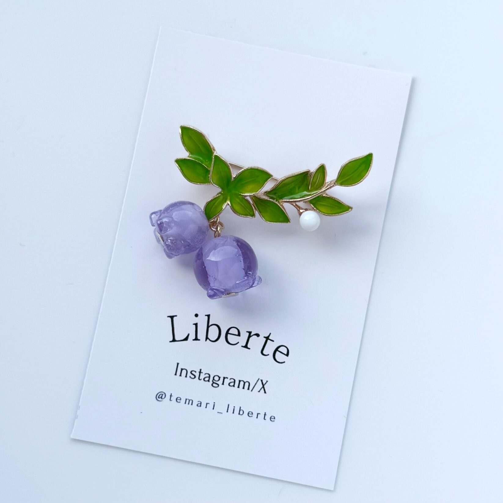 ガラスのブルーベリーブローチ/Lilac